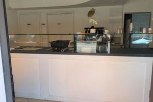 Locale pizzeria e macchinari