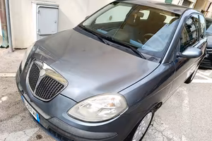 Lancia y bwnzina metano anno 2006