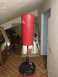 sacco da boxe con piedistallo 