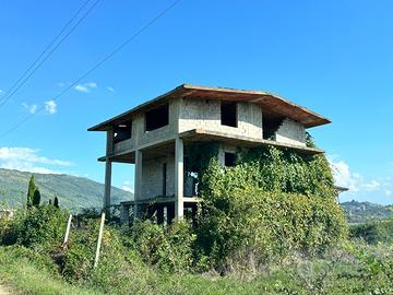 Ferentino struttura con terreno