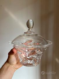 Centrotavola in cristallo con coperchio a pomello