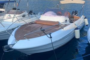 Barca benetau fly 750 sundek