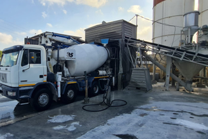 Cifa .Astra 84:38 del 2000 betonpompa Sermac 4z28