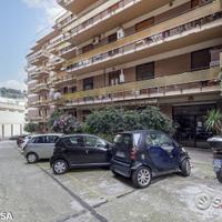 Via P. Castelli, quadrivani e posto auto