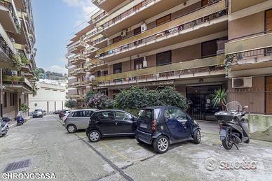 Via P. Castelli, quadrivani e posto auto