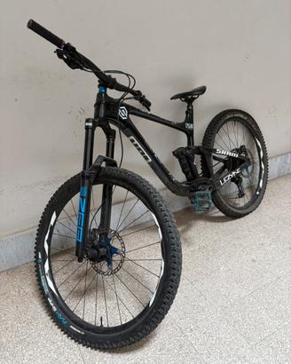 Bici enduro giant regin full carbon trattabile
