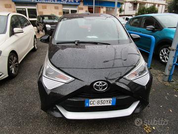Toyota Aygo Connect 1.0 VVT-i 72 CV 5 porte x-play