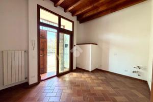 MONOLOCALE A CONCESIO