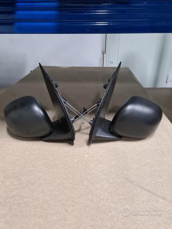 Accessorio Auto All'uncinetto Rosso: Decorazione Realizzata A Mano Per Specchietto Retrovisore, Pianta Portafortuna