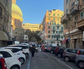 NEGOZIO A GENOVA