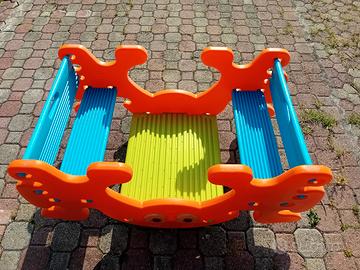 Tavolo-dondoolo per bambini