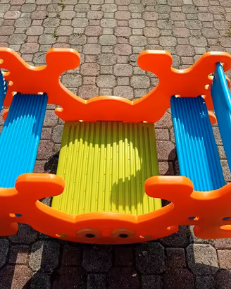 Tavolo-dondoolo per bambini