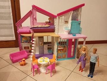 Casa di Barbie Malibú + Barbie + Ken