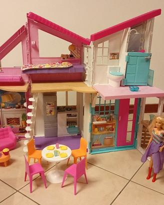 Casa di Barbie Malibú + Barbie + Ken