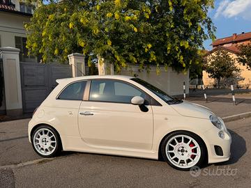 Abarth 500 ESSEESSE A LIBRETTO
