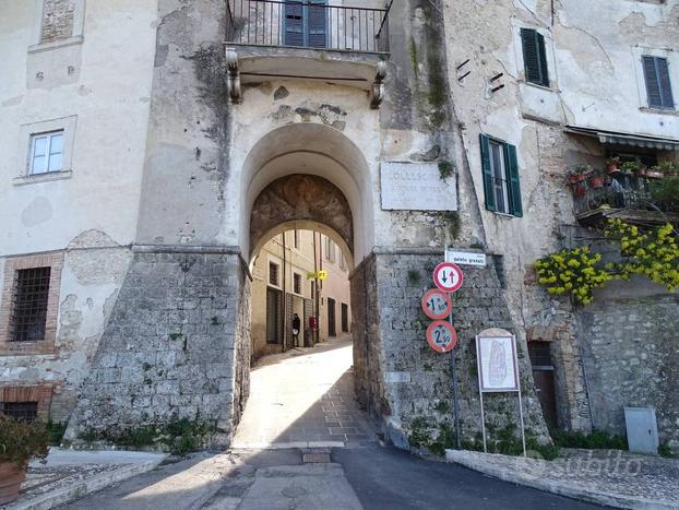 Panoramico con 3 matrimoniali a Collescipoli