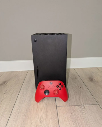 Xbox Series X 1TB con controller rosso