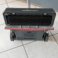 Lavasciuga pavimenti compatta adatta per piccole e