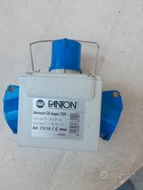 Adattatore da spina CEE 230V a 2 prese CEE 230V