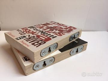 Porta libri particolari, in legno