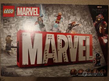 Lego Logo e Minifigure Marvel

#76313