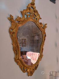 Specchio con cornice in oro zecchino