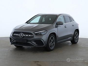 MERCEDES-BENZ GLA 180 MHV PREMIUM AMG