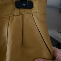 Pantaloni in pelle gialli