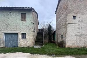 Rustico / Casale di 130 m² con box auto a Città di