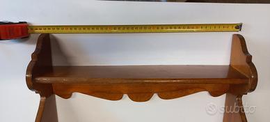 Vecchia mensolina rustica in legno di faggio.