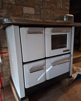 STUFA ECONOMICA A LEGNA CON FORNO