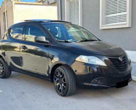 Lancia Ypsilon 1.3 MJT 95 CV S&S Momo Design