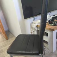 4 sedie dello stesso tipo =60 euro