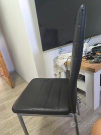 4 sedie dello stesso tipo =60 euro