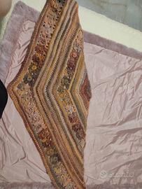 scialle baktus uncinetto 