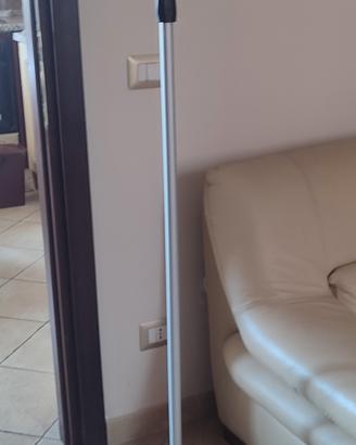 asta per flebo regolabile in altezza 