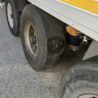 Semirimorchio frigo con sponda