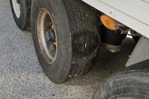 Semirimorchio frigo con sponda