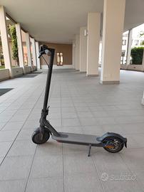 Xiaomi Mi Electric Scooter Essential