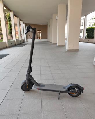 Xiaomi Mi Electric Scooter Essential