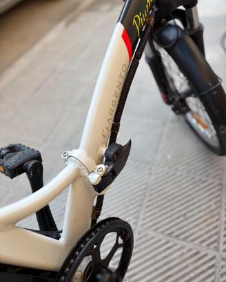 bici elettrica argento piuma