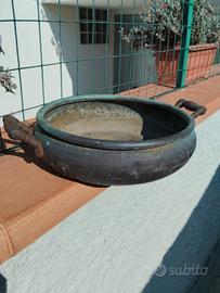 tegame molto antico  in rane