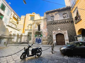 3 LOCALI A NAPOLI