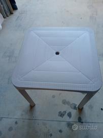 Tavolo in plastica 