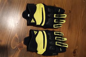 guanti da moto Dainese omologati