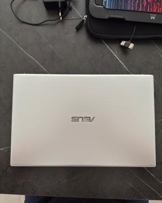 ASUS VivoBook 15 – Intel Core i5 – 12 GB RAM