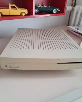 Computer Macintosh LC con MONITOR e tastiera