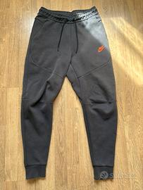 Pantaloni Nike Tech Fleece