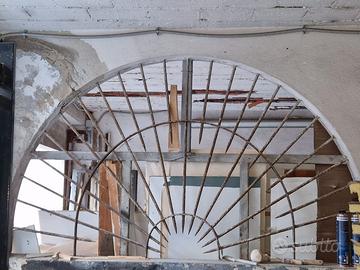 Antica rosta in ferro battuto
