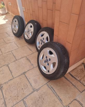  cerchi conpleto di gomme e volante per fiat 
